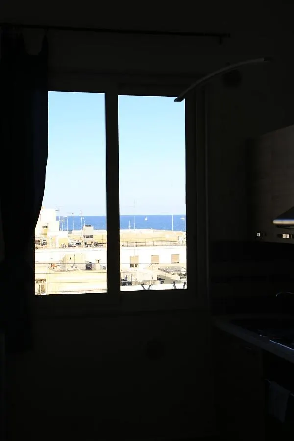 Sea View Apartment Bari 0*,